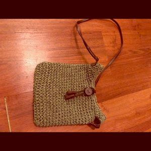 Small green raffia purse. 9x7”